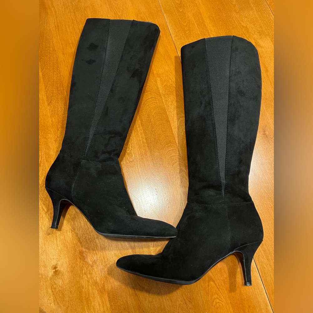 Ellen Tracy Suede Boots